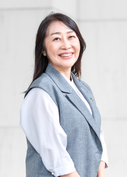 取締役 ESG・女性活躍推進担当 兼 人財戦略本部長　吉田 麻友美