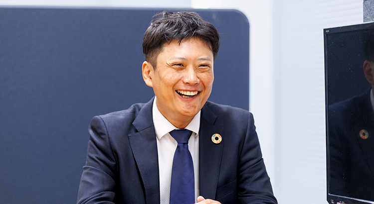 #Q1　テスグループを志望した理由は？　若手から堂々と活躍する先輩社員の姿に圧倒された
