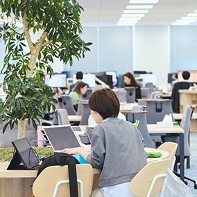 #解放感あるオフィス